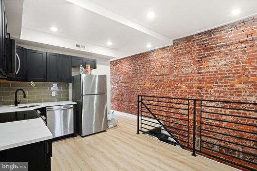 916 W Somerset St, PHILADELPHIA, PA, 19133-1712 | Card Image