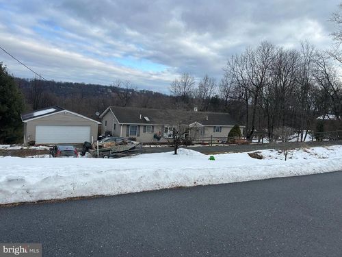 728 Mountain Rd, BOYERTOWN, PA, 19512-8141 | Card Image