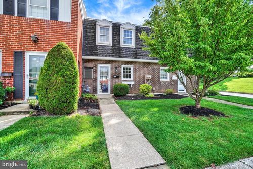 657 Colony Dr, YORK, PA, 17404-1736 | Card Image