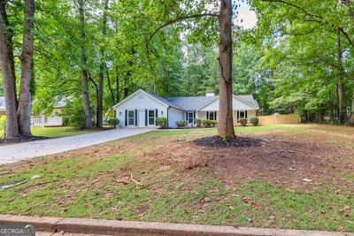 8852 Elon Trail, House other with 3 bedrooms, 2 bathrooms and null parking in Jonesboro GA | Image 3