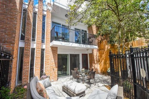 6304 Riverview Way, Houston, TX, 77057-1022 | Card Image