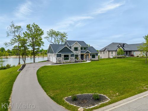 1585 Kriss Crossing Rd, Brighton, MI, 48114-4975 | Card Image
