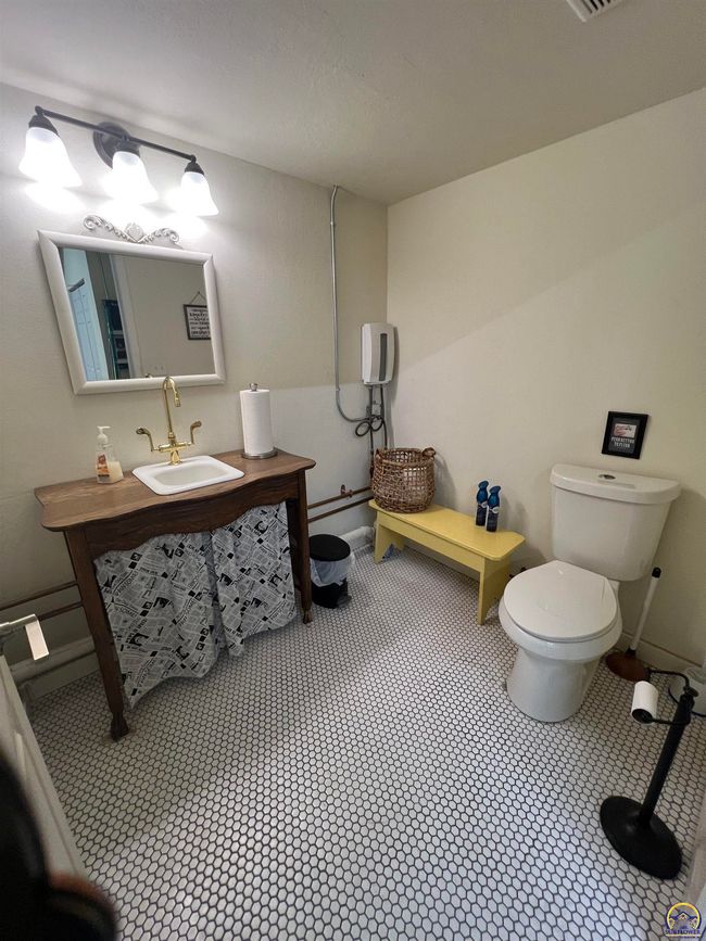 117 E Franklin St, Home with 0 bedrooms, 0 bathrooms and 3 parking in Pomona KS | Image 14