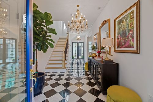 1804 S 6th St, Austin, TX, 78704-4115 | Card Image