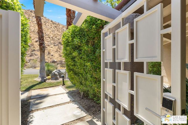 3708 E Bogert Trl, Condo with 2 bedrooms, 3 bathrooms and 2 parking in Palm Springs CA | Image 11