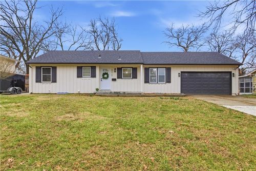 8012 Elm Ave, Raytown, MO, 64138-1963 | Card Image
