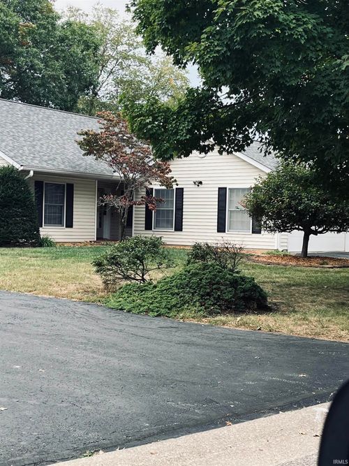 3910 S Baytree Ln, Bloomington, IN, 47401-9757 | Card Image