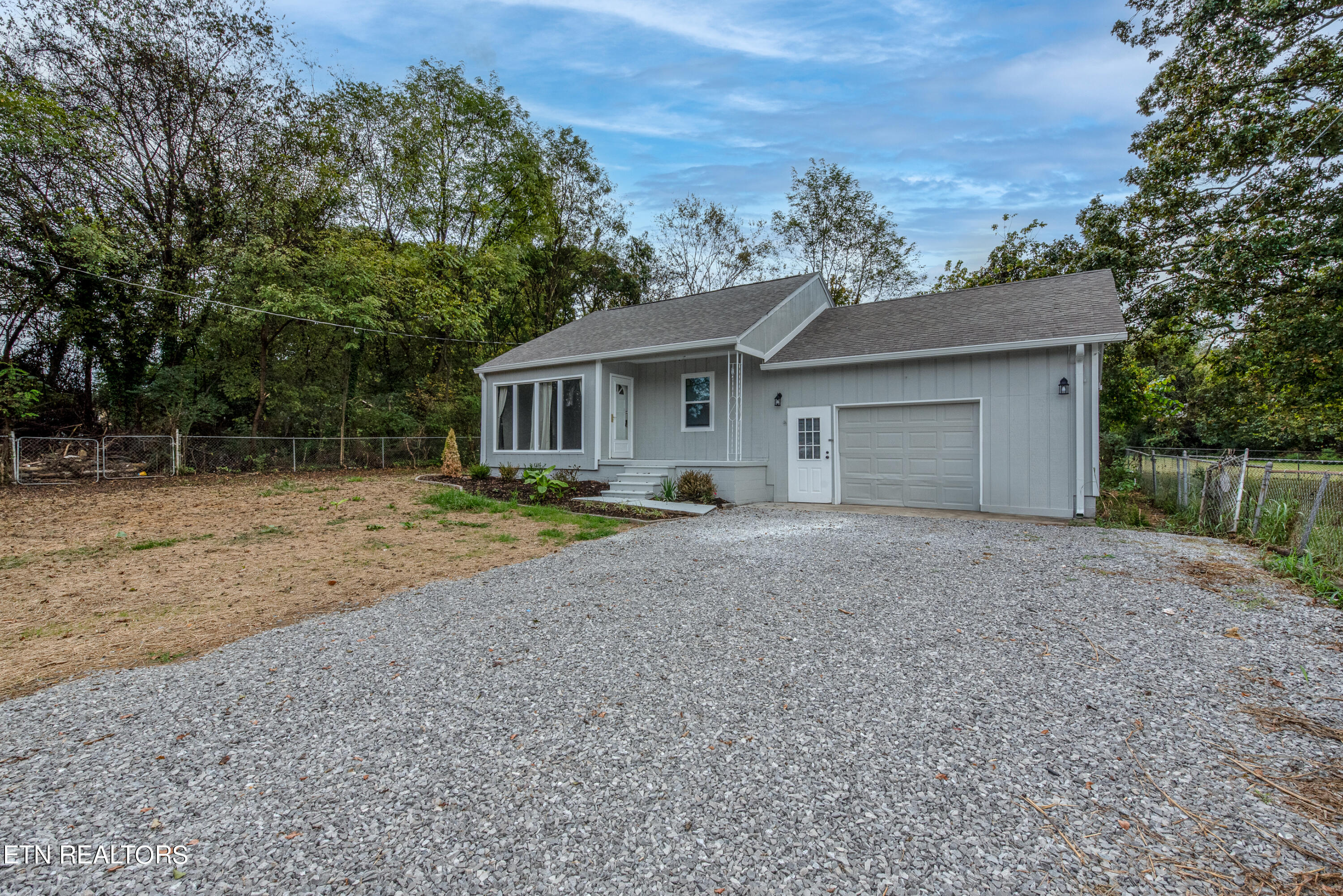 Russell Rd, Rockford, TN 37853
