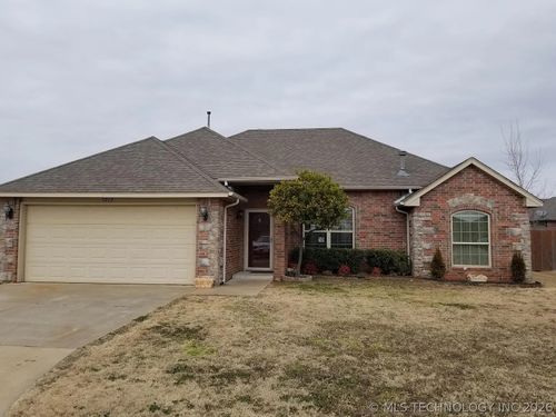 3212 E Irvington Street, Broken Arrow, OK, 74014 | Card Image