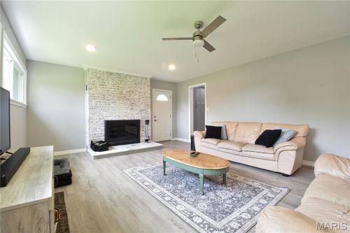 122 Old Bethalto Rd, Cottage Hills, IL, 62018-1230 | Card Image
