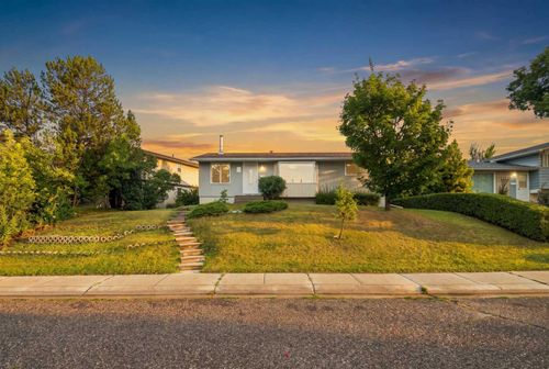 248 Huntcroft Rd Ne, Calgary, AB, T2K4E2 | Card Image