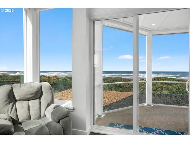 5852 Sw Cupola Dr, Condo with 2 bedrooms, 2 bathrooms and 1 parking in South Beach OR | Image 10