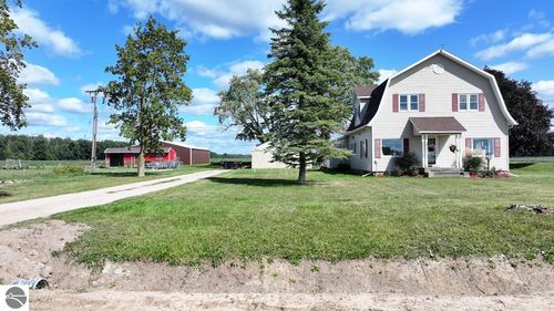 7652 N Wise Rd, Clare, MI, 48617-9125 | Card Image
