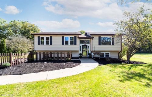 126 Mill Run Dr, Youngstown, OH, 44505-1650 | Card Image