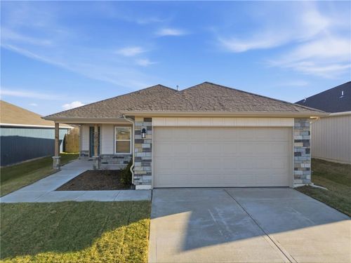 2768 Woodfield Dr, Tonganoxie, KS, 66086-2213 | Card Image