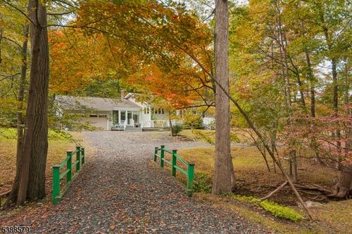 225 Valley Dr, Watchung, NJ, 07069-6445 | Card Image