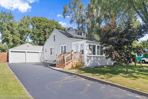 4414 Monroe Ave, Waterford Twp, MI, 48329-4032 | Card Image