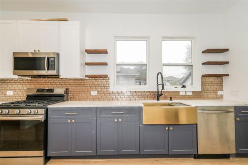 231 Grace St, Houston, TX, 77003-2610 | Card Image