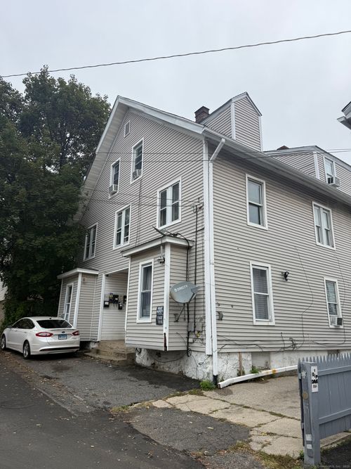 28 Gilbert St, Waterbury, CT, 06702-1153 | Card Image