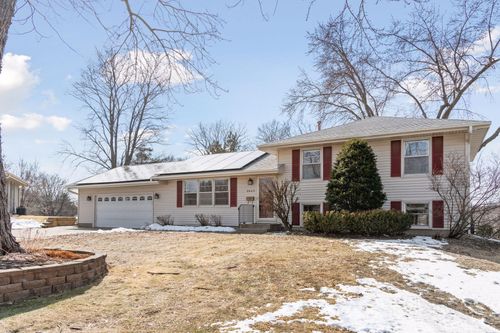 8449 Morris Cir, Bloomington, MN, 55437-1327 | Card Image