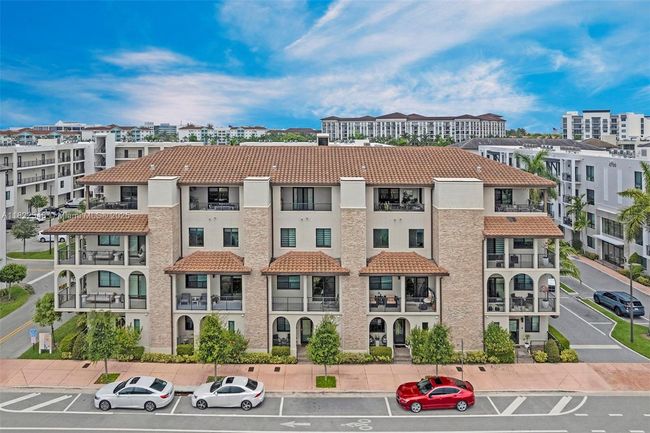 4690 Nw 84 Th Ave, Townhouse with 3 bedrooms, 5 bathrooms and null parking in Doral FL | Image 5