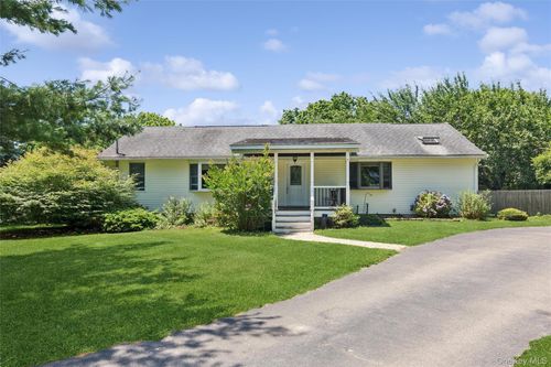 6205 Alvahs Ln, Cutchogue, NY, 11935-1074 | Card Image
