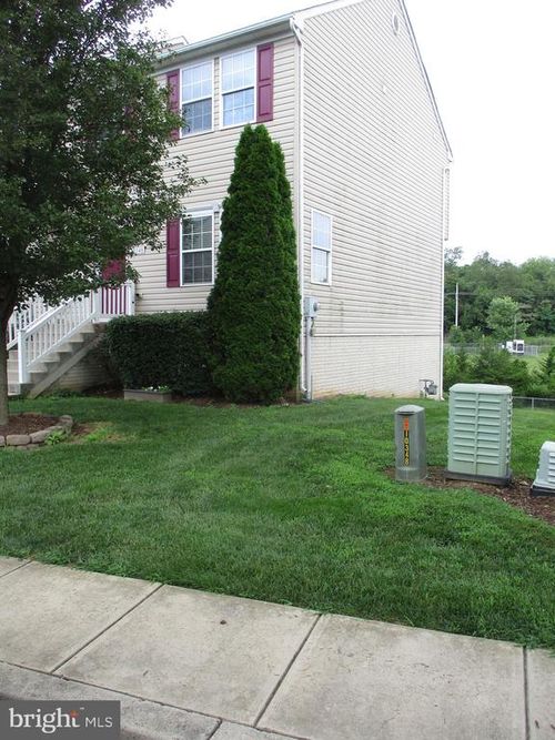 10348 Bridle Ct, HAGERSTOWN, MD, 21740-1581 | Card Image