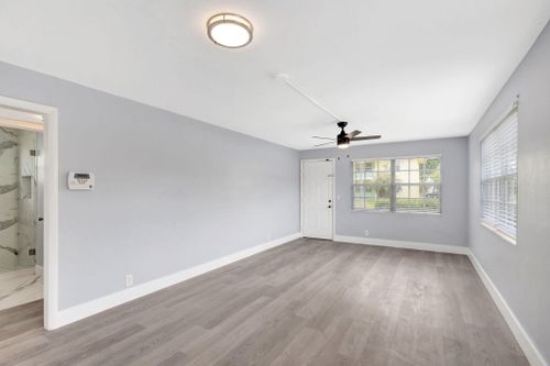 549 21st St, West Palm Beach, FL, 33407-5831 | Card Image