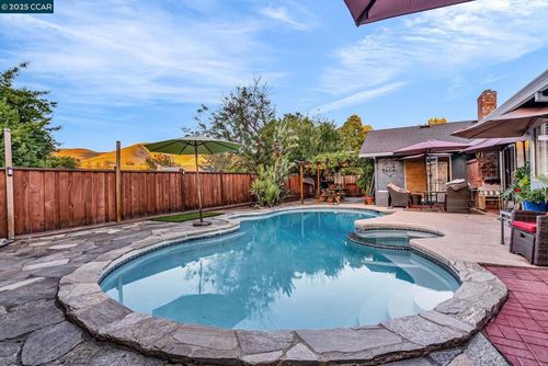 5465 Preston Ct, Concord, CA, 94521-1631 | Card Image