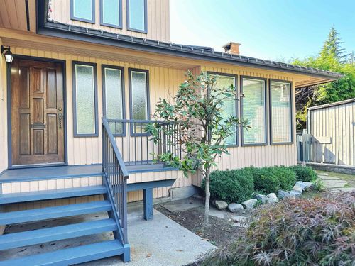 upper-level-3847 Prospect Rd, North Vancouver, BC, V7N4H1 | Card Image