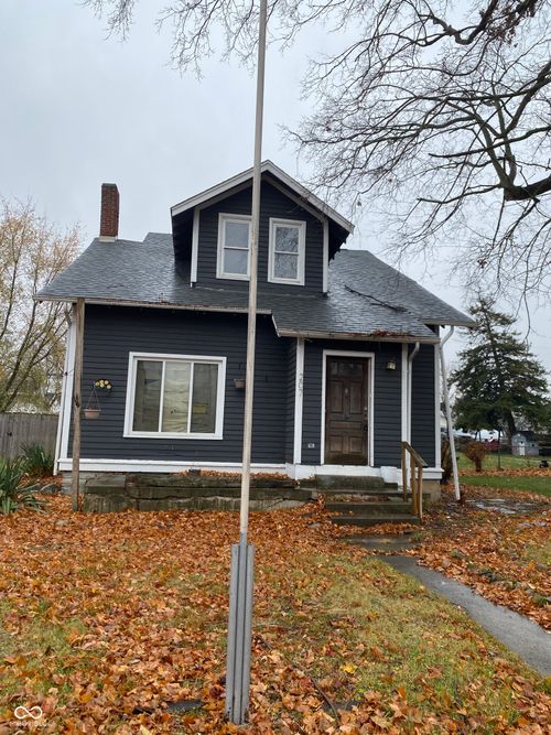 207 Broadway St, Alexandria, IN, 46001-1618 | Card Image