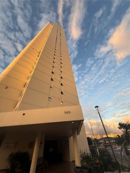 8b-990 Ala Nanala St, Honolulu, HI, 96818-2961 | Card Image