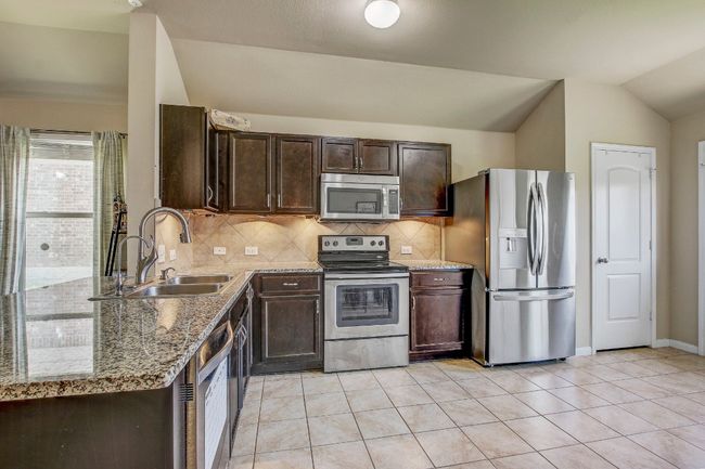 400 Pinnacle Dr, House other with 3 bedrooms, 2 bathrooms and 4 parking in Georgetown TX | Image 11