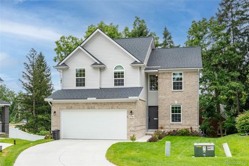 8740 Oak Ridge Trl, Westland, MI, 48185-3735 | Card Image
