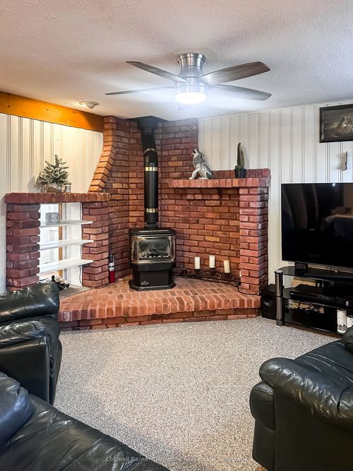 2-31 King Cres, Huntsville, ON, P1H1X6 | Card Image