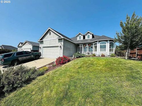 1171 Highlands Dr, Eagle Point, OR, 97524-9041 | Card Image