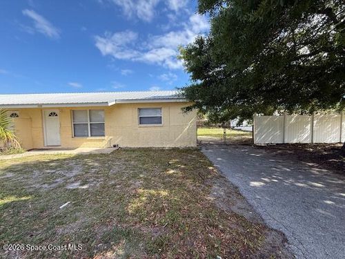 660 Minnie St, Titusville, FL, 32796-2745 | Card Image