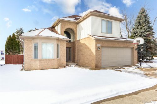 40945 Justin Dr, Sterling Heights, MI, 48310-1967 | Card Image