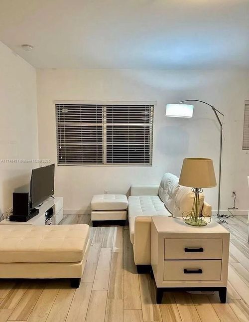 apt-207-1560 Meridian Ave, Miami Beach, FL, 33139-0704 | Card Image