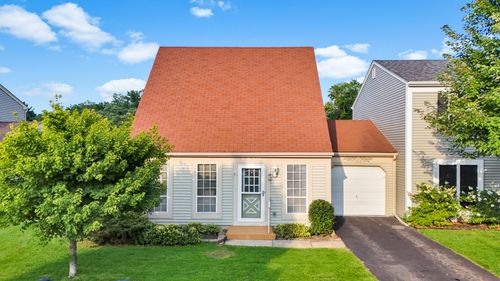 3S121 Briarwood Dr, Warrenville, IL, 60555-2626 | Card Image