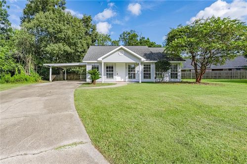 157 Park View Ct, Ponchatoula, LA, 70454-3652 | Card Image