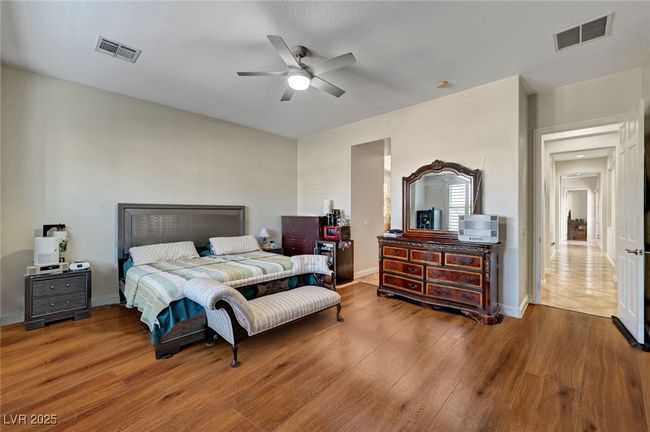 Primary bedroom seperate from other bedrrooms | Image 31