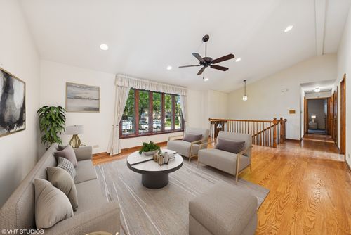 6901 Meadowcrest Dr, Downers Grove, IL, 60516-3522 | Card Image