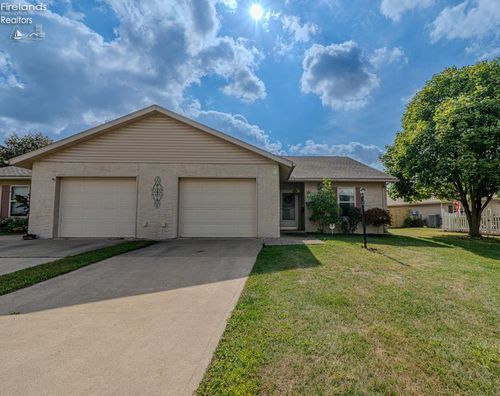 230 Highland Ave, Bellevue, OH, 44811-1928 | Card Image