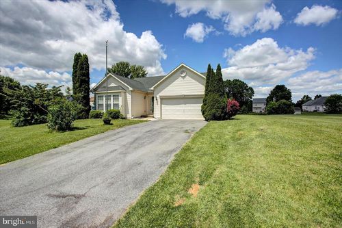 29-2849 Galaxy Dr, Chambersburg, PA, 17202-7065 | Card Image