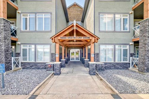 210-1005A Westmount Dr, Strathmore, AB, T1P0C3 | Card Image