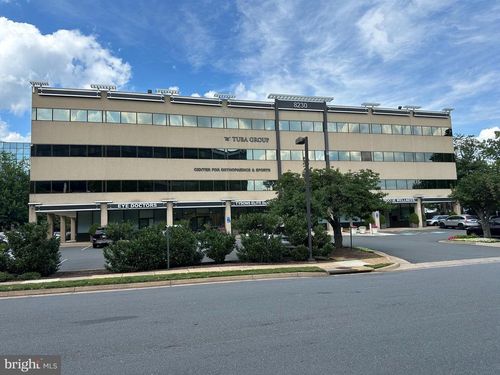 445-8230 Boone Blvd, Vienna, VA, 22182-2621 | Card Image