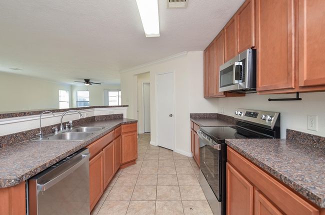 15330 Keystone Bend Ln, House other with 3 bedrooms, 2 bathrooms and 2 parking in Cypress TX | Image 14