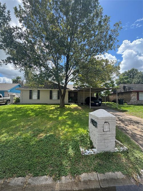 1427 Rainy River Dr, Houston, TX, 77088-1838 | Card Image