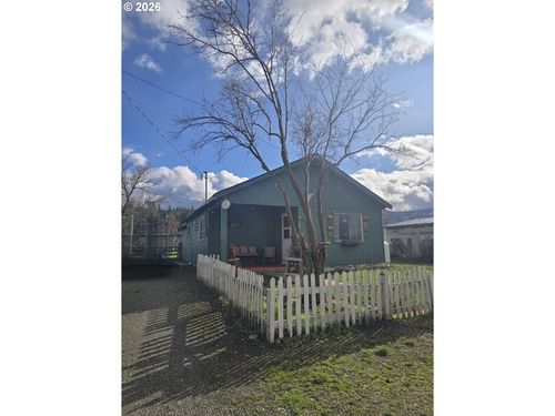 302 W 3rd St, Wallowa, OR, 97885-7160 | Card Image